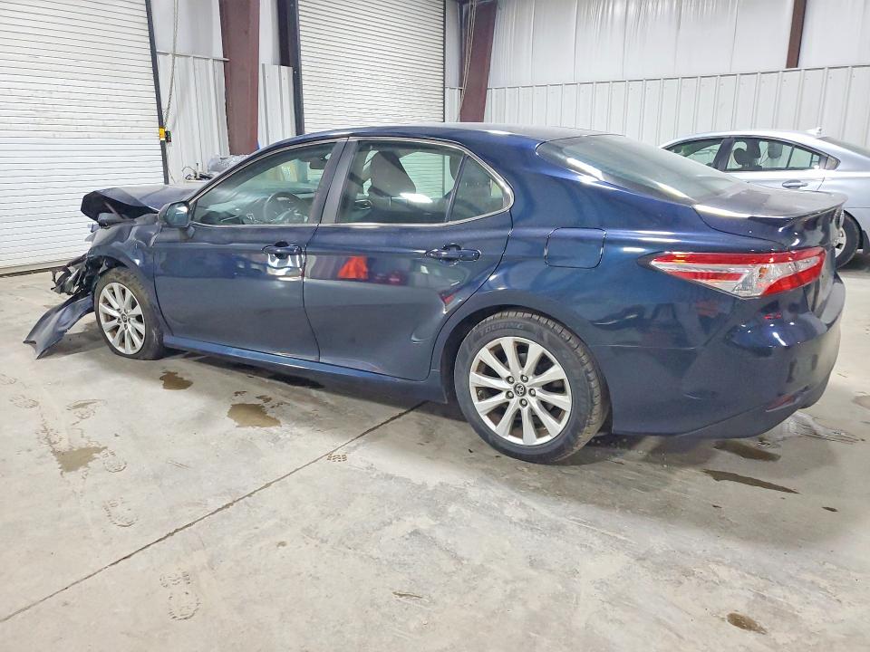 67310156 :رقم المزاد ، 4T1B11HK6JU604384 vin ، 2018 Toyota Camry مزاد بيع