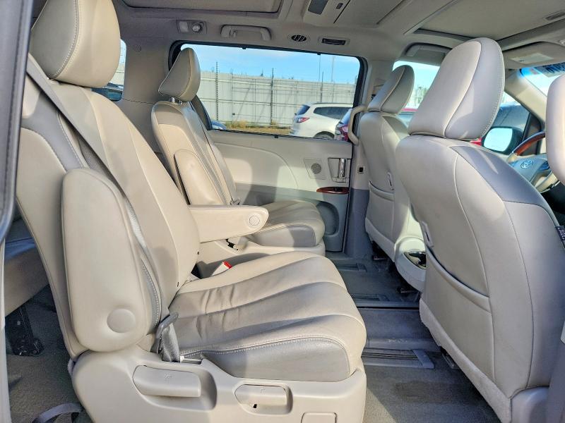 67733976 :رقم المزاد ، 5TDDK3DC3ES076768 vin ، 2014 Toyota Sienna مزاد بيع