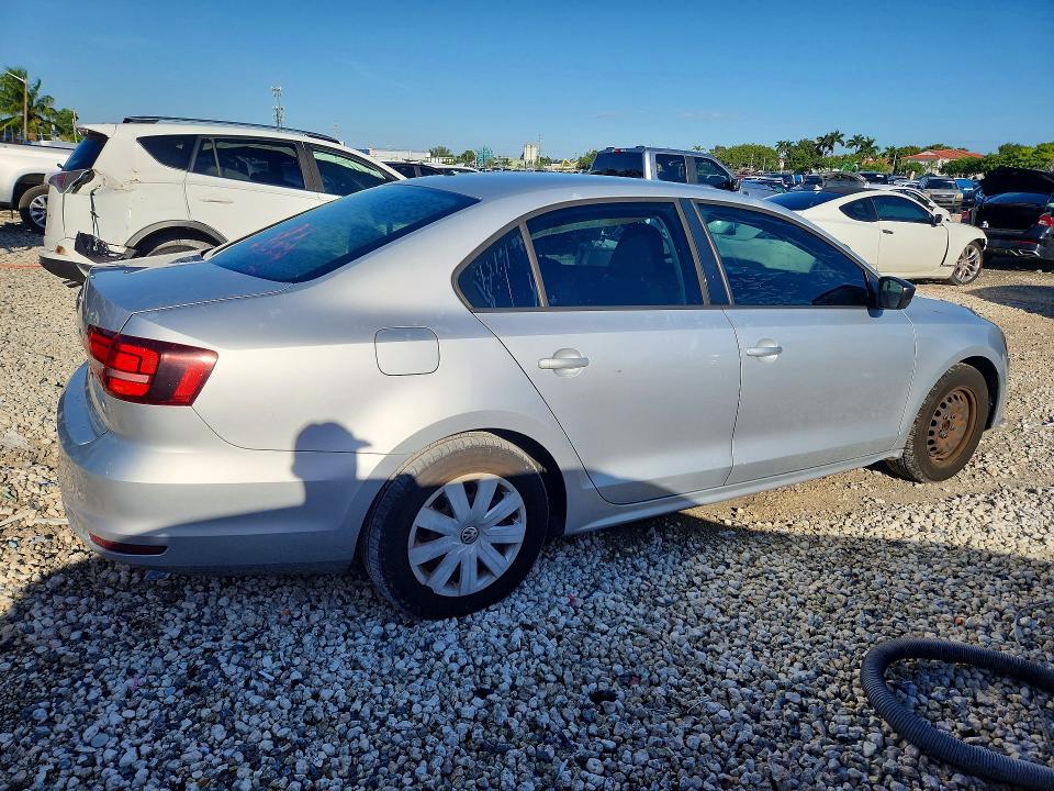 70533226 :رقم المزاد ، 3VW267AJ5GM313492 vin ، 2016 Volkswagen Jetta مزاد بيع