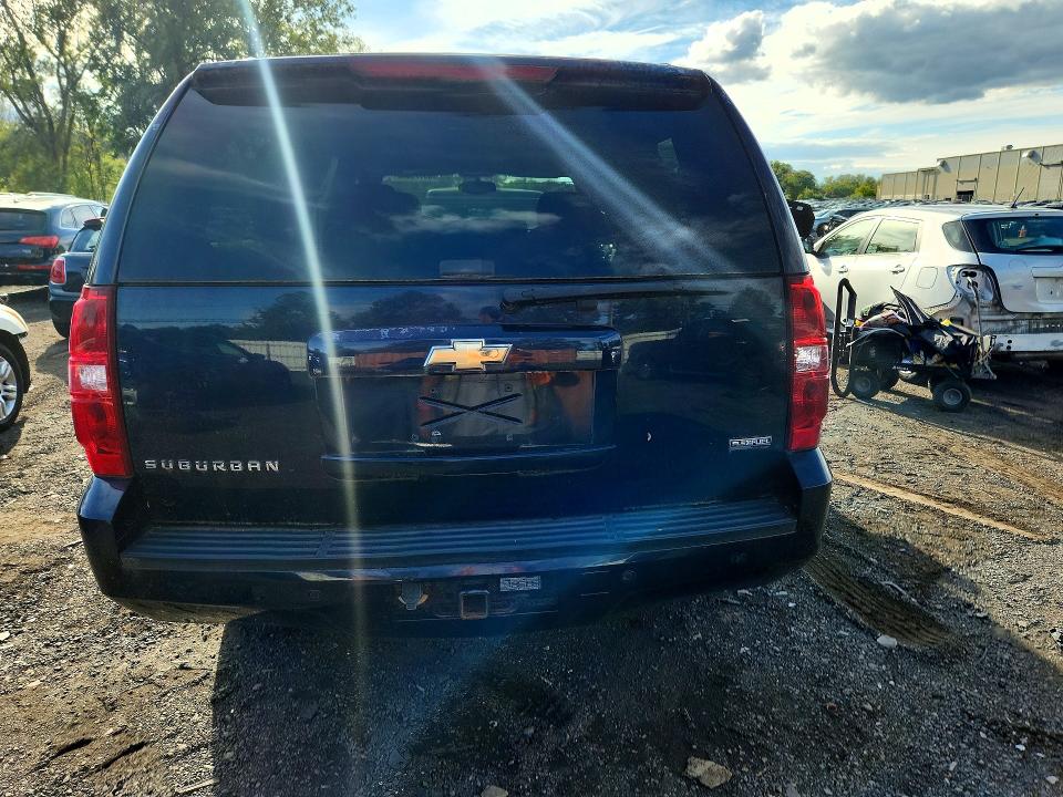 69771316 :رقم المزاد ، 3GNFK16358G173054 vin ، 2008 Chevrolet Suburban مزاد بيع