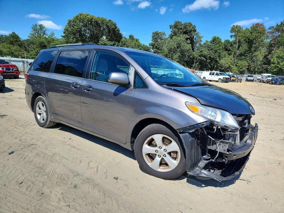 69177046 :رقم المزاد ، 5TDKK3DCXGS736492 vin ، 2016 Toyota Sienna مزاد بيع