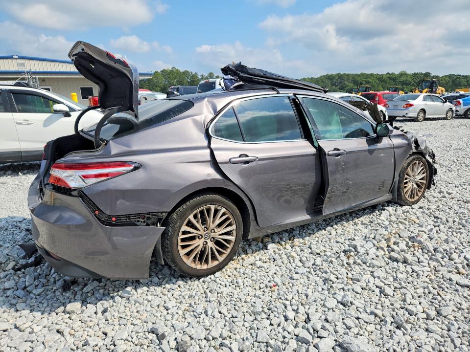 69120676 :رقم المزاد ، 4T1BZ1HK6JU008569 vin ، 2018 Toyota Camry مزاد بيع