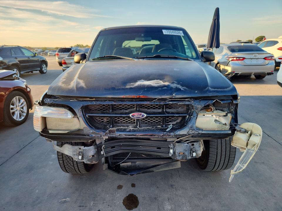 2000 Ford Explorer მანქანა იყიდება აუქციონზე, vin: 1FMZU63E0YZA92042, აუქციონის ნომერი: 70049526