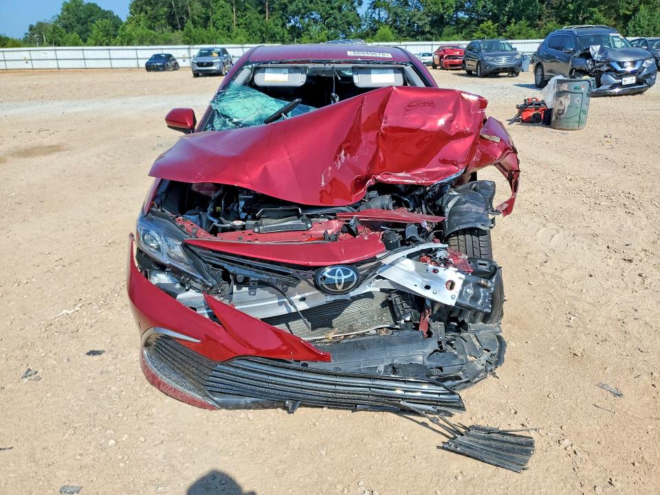 66949676 :رقم المزاد ، 4T1C11AK1NU671575 vin ، 2022 Toyota Camry مزاد بيع