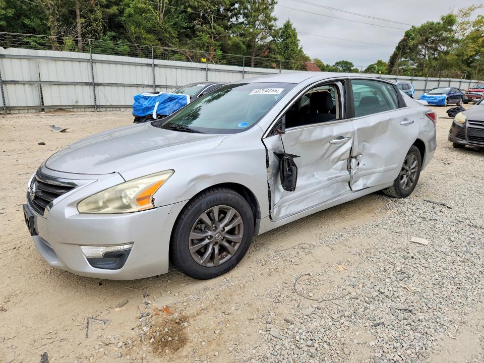 2015 Nissan Altima მანქანა იყიდება აუქციონზე, vin: 1N4AL3AP2FC592832, აუქციონის ნომერი: 69704056