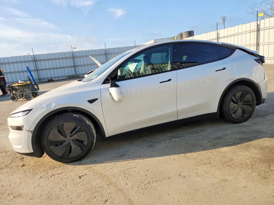 Auction sale of the 2026 Tesla Model Y, vin: 7SAYGDED1TF450430, lot number: 69747886