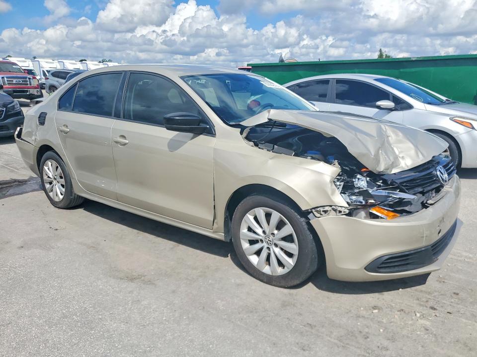 69884276 :رقم المزاد ، 3VW2K7AJXEM255047 vin ، 2014 Volkswagen Jetta مزاد بيع