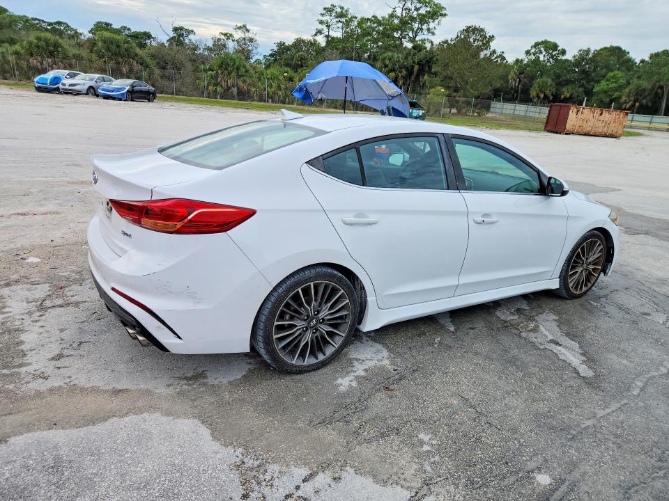 2017 Hyundai Elantra მანქანა იყიდება აუქციონზე, vin: KMHD04LB9HU318494, აუქციონის ნომერი: 71009516