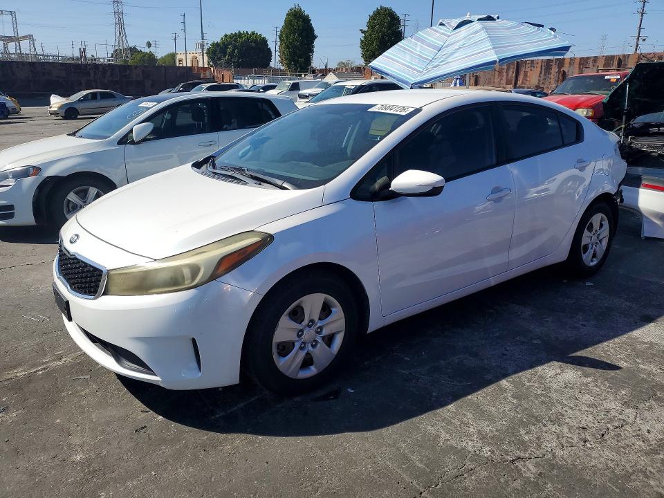 70904126 :رقم المزاد ، 3KPFL4A75JE186406 vin ، 2018 Kia Forte مزاد بيع