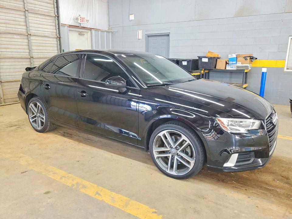 67267676 :رقم المزاد ، WAUB8GFF3J1034285 vin ، 2018 Audi A3 مزاد بيع