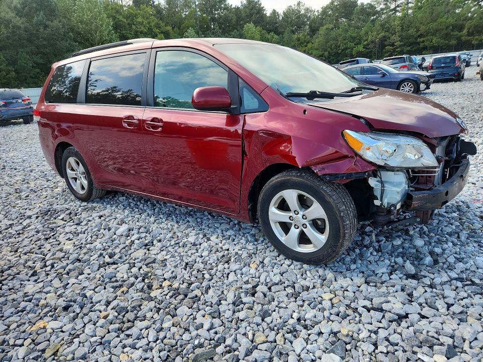69997756 :رقم المزاد ، 5TDKK3DC1DS389954 vin ، 2013 Toyota Sienna مزاد بيع