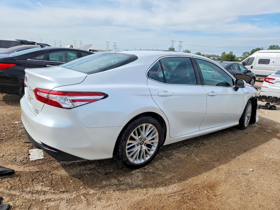 67822206 :رقم المزاد ، 4T1B21HKXJU003606 vin ، 2018 Toyota Camry Hybrid مزاد بيع