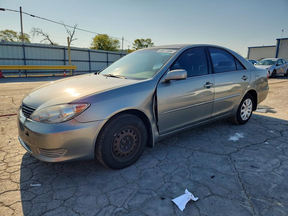 2005 Toyota Camry მანქანა იყიდება აუქციონზე, vin: 4T1BE32K95U636390, აუქციონის ნომერი: 69017696