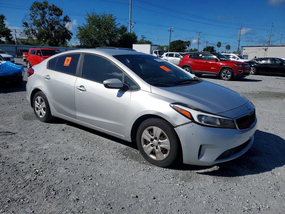 2017 Kia Forte მანქანა იყიდება აუქციონზე, vin: 3KPFK4A79HE090677, აუქციონის ნომერი: 69746626