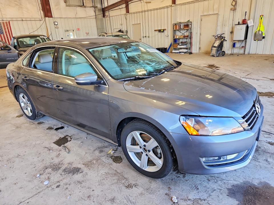 2015 Volkswagen Passat მანქანა იყიდება აუქციონზე, vin: 1VWAS7A33FC100372, აუქციონის ნომერი: 68164366