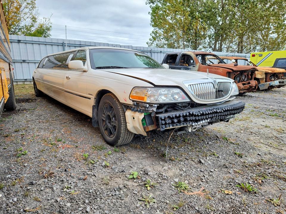 67634996 :رقم المزاد ، 1L1FM88W07Y604257 vin ، 2007 Lincoln Town Car مزاد بيع