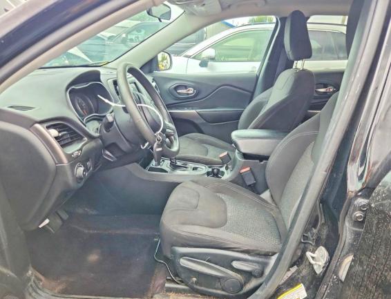 68211906 :رقم المزاد ، 1C4PJLCB2KD148091 vin ، 2019 Jeep Cherokee مزاد بيع