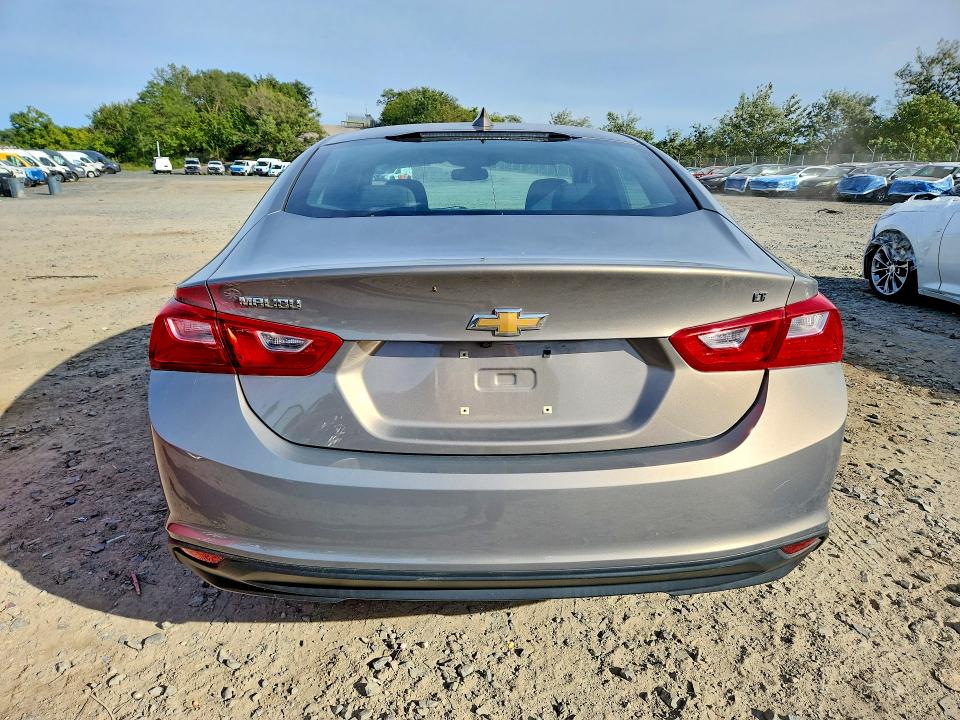 70627166 :رقم المزاد ، 1G1ZD5ST5JF109576 vin ، 2018 Chevrolet Malibu مزاد بيع