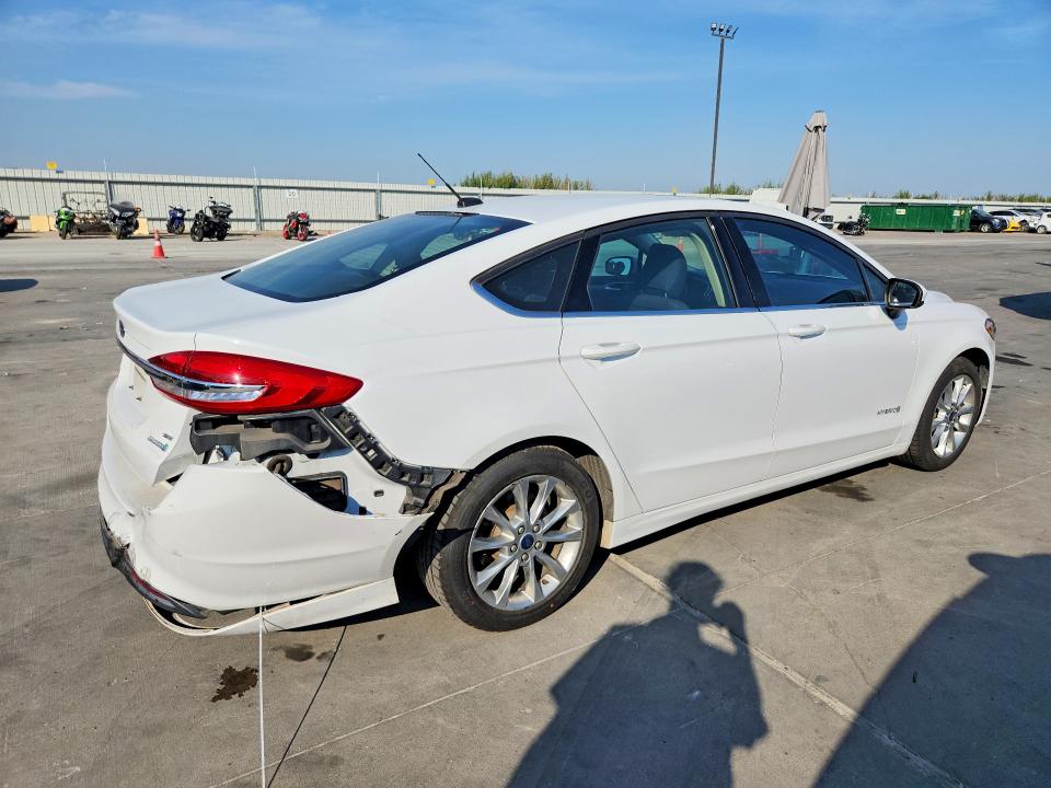 69261706 :رقم المزاد ، 3FA6P0LU3HR287856 vin ، 2017 Ford Fusion مزاد بيع