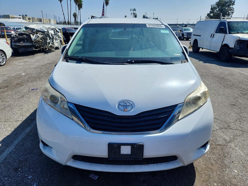 2013 Toyota Sienna მანქანა იყიდება აუქციონზე, vin: 5TDKK3DCXDS346584, აუქციონის ნომერი: 67939806
