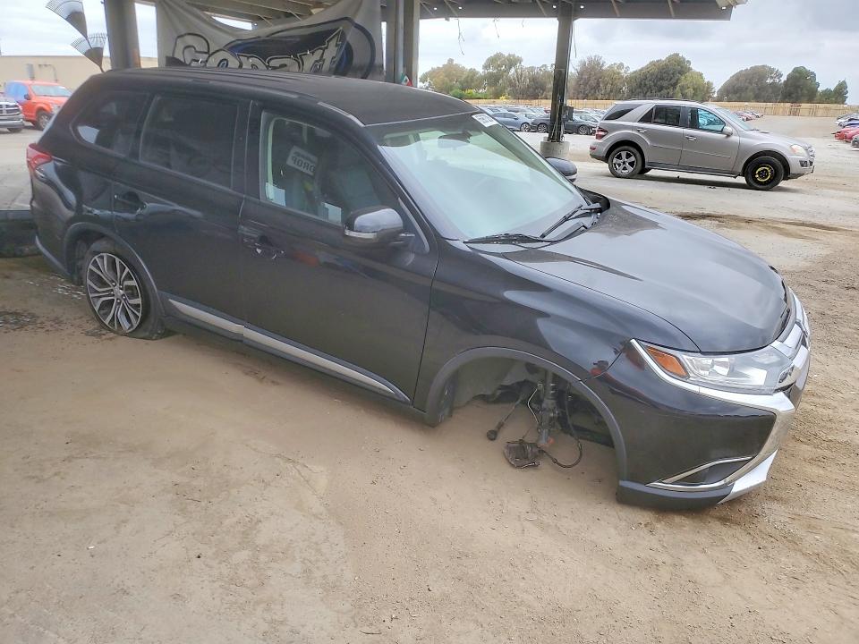 2018 Mitsubishi Outlander მანქანა იყიდება აუქციონზე, vin: JA4AZ3A3XJZ043028, აუქციონის ნომერი: 65967326