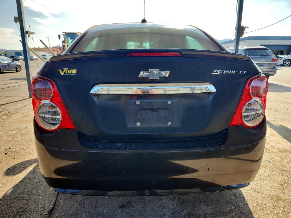 68293426 :رقم المزاد ، 1G1JC5SH9F4136052 vin ، 2015 Chevrolet Sonic مزاد بيع