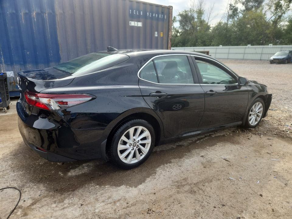 Auction sale of the 2022 Toyota Camry, vin: 4T1C11AK0NU641922, lot number: 67697296