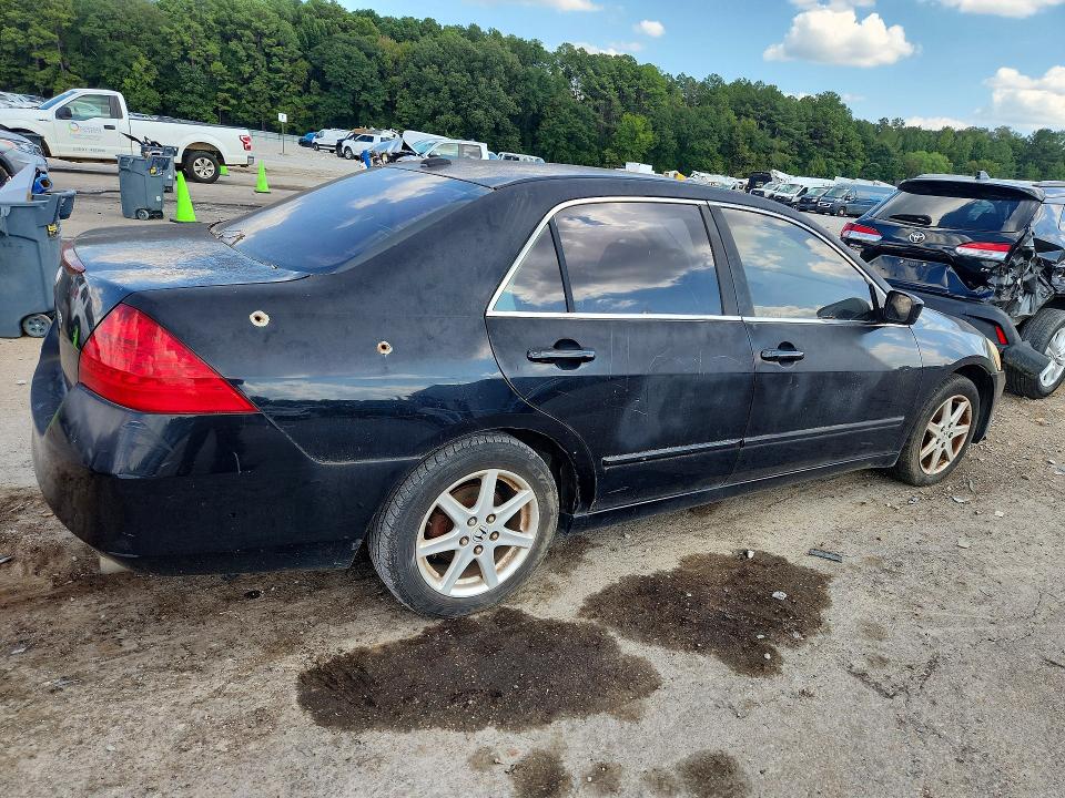 69092536 :رقم المزاد ، 1HGCM66597A000625 vin ، 2007 Honda Accord مزاد بيع