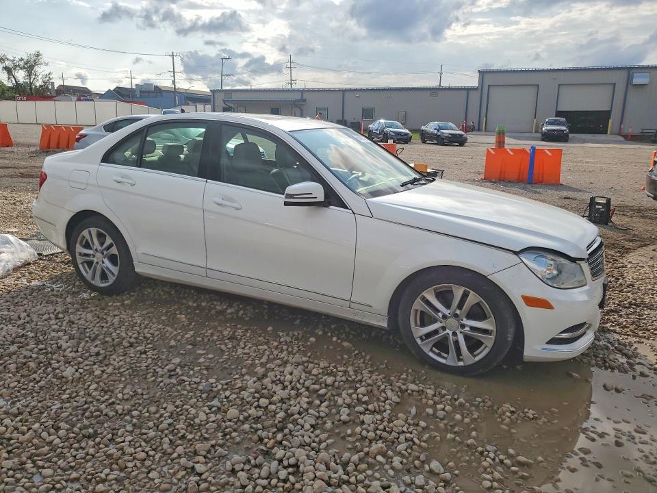 Продажа на аукционе авто 2013 Mercedes-benz C, vin: WDDGF8ABXDR266256, номер лота: 69400136