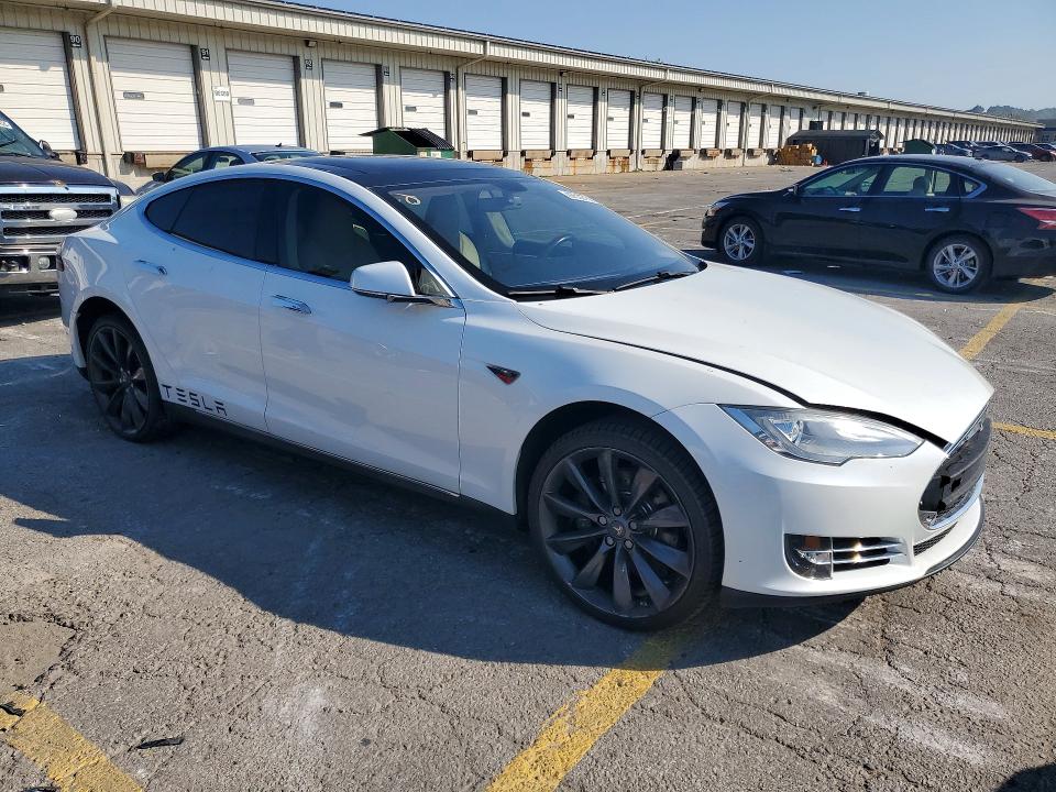 67532736 :رقم المزاد ، 5YJSA1DP0DFP06976 vin ، 2013 Tesla Model S مزاد بيع