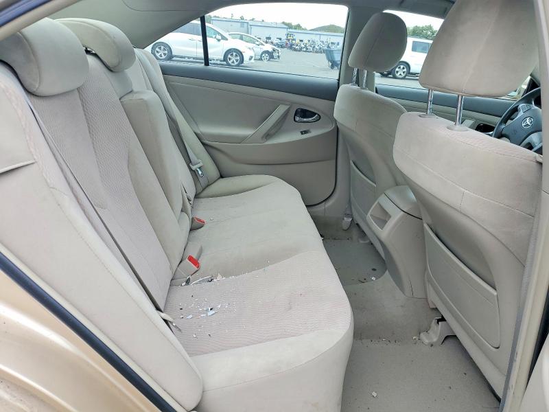 70701326 :رقم المزاد ، 4T4BF3EK8AR021046 vin ، 2010 Toyota Camry مزاد بيع