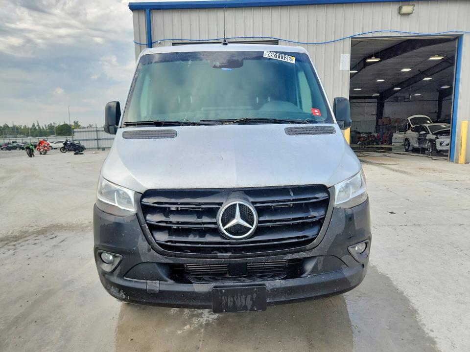 66611136 :رقم المزاد ، W1Y40BHY8LT025105 vin ، 2020 Mercedes-benz Sprinter مزاد بيع
