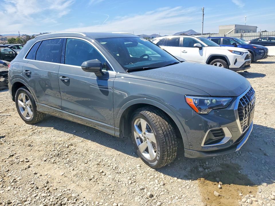 68168396 :رقم المزاد ، WA1AUCF36M1120536 vin ، 2021 Audi Q3 مزاد بيع