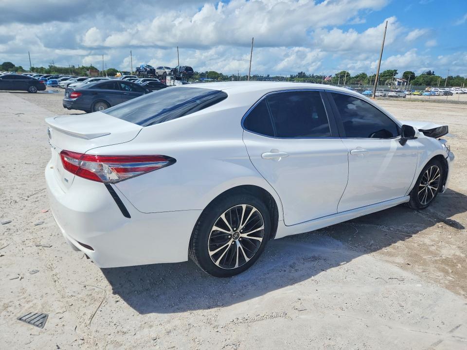 2018 Toyota Camry მანქანა იყიდება აუქციონზე, vin: 4T1B11HK6JU581205, აუქციონის ნომერი: 70478946