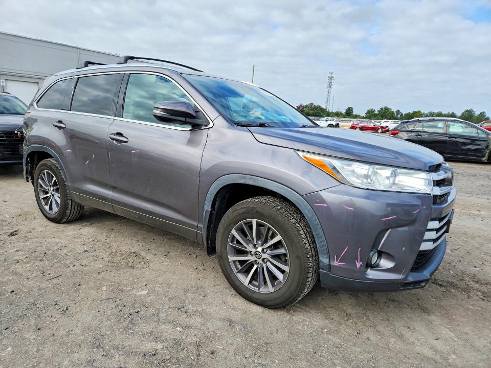 Aukcja sprzedaży 2018 Toyota Highlander, vin: 5TDJZRFH3JS529596, numer aukcji: 69992356