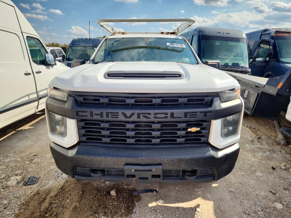 70610796 :رقم المزاد ، 1GC2YLE77LF222156 vin ، 2020 Chevrolet Silverado مزاد بيع