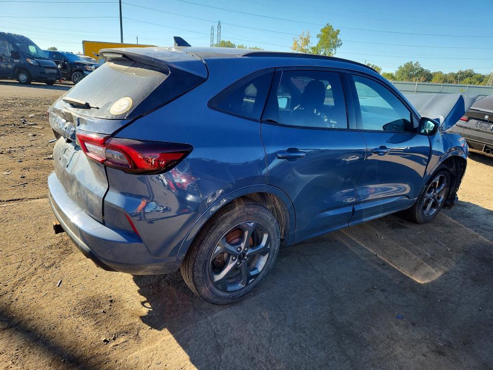 Продажа на аукционе авто 2023 Ford Escape, vin: 1FMCU9NZ9PUA46454, номер лота: 70810666