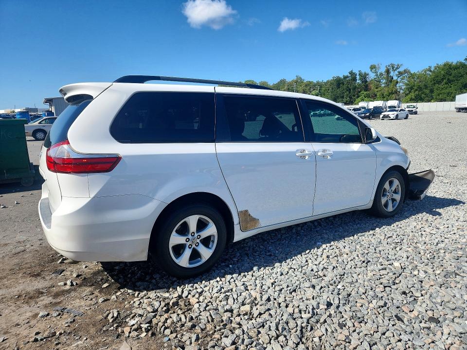 69599786 :رقم المزاد ، 5TDKK3DC1FS682479 vin ، 2015 Toyota Sienna مزاد بيع