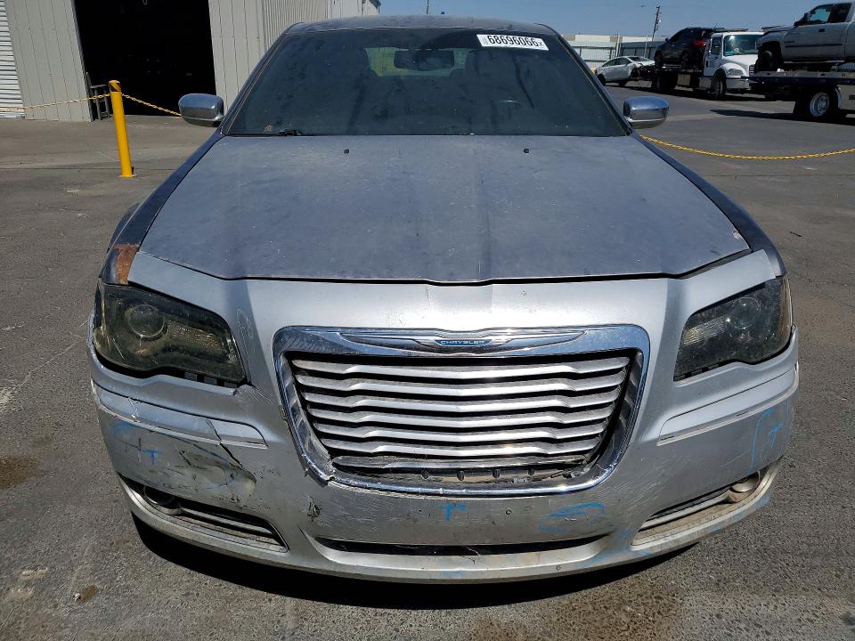 68696066 :رقم المزاد ، 2C3CA5CGXBH557937 vin ، 2011 Chrysler 300 مزاد بيع