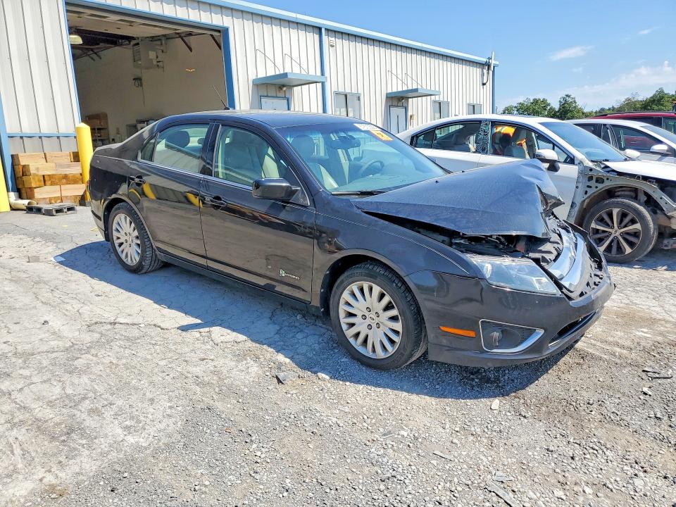 67670336 :رقم المزاد ، 3FADP0L36BR132126 vin ، 2011 Ford Fusion مزاد بيع