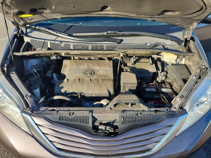 70152986 :رقم المزاد ، 5TDKK3DC1GS762432 vin ، 2016 Toyota Sienna مزاد بيع