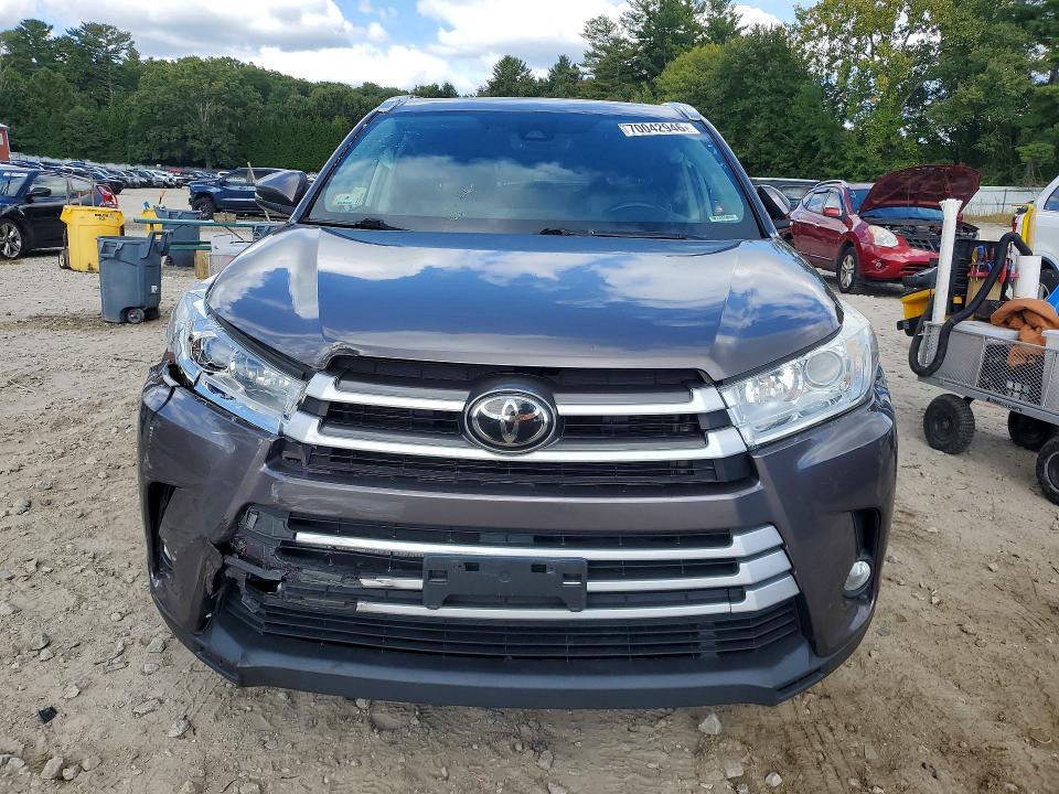 Продаж на аукціоні авто 2019 Toyota Highlander, vin: 5TDJZRFH4KS588996, номер лоту: 70042946