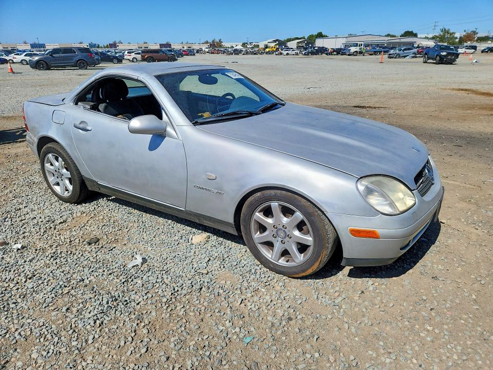 1999 Mercedes-benz Slk მანქანა იყიდება აუქციონზე, vin: WDBKK47F1XF134946, აუქციონის ნომერი: 70849646