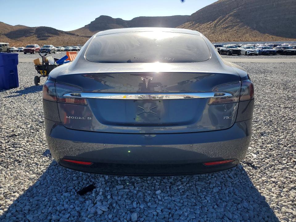 68801036 :رقم المزاد ، 5YJSA1E23JF276116 vin ، 2018 Tesla Model S مزاد بيع