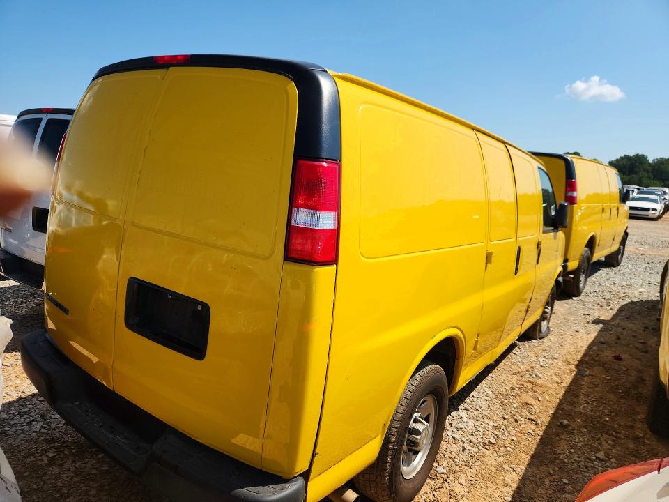 67112616 :رقم المزاد ، 1GCWGAFP5M1166434 vin ، 2021 Chevrolet Express G2500 مزاد بيع