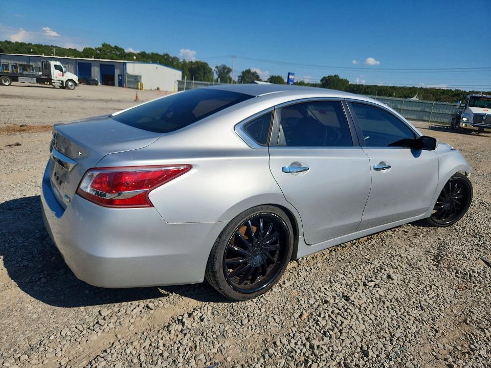 2013 Nissan Altima მანქანა იყიდება აუქციონზე, vin: 1N4AL3AP7DC110577, აუქციონის ნომერი: 65898576