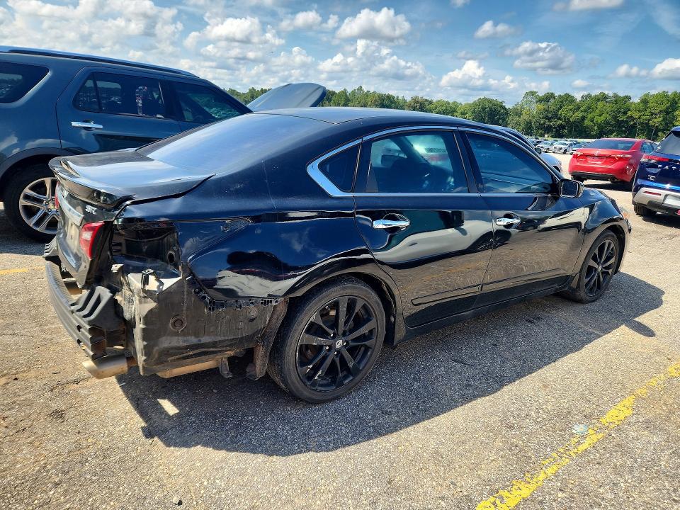 2017 Nissan Altima მანქანა იყიდება აუქციონზე, vin: 1N4AL3AP6HC493417, აუქციონის ნომერი: 67425776