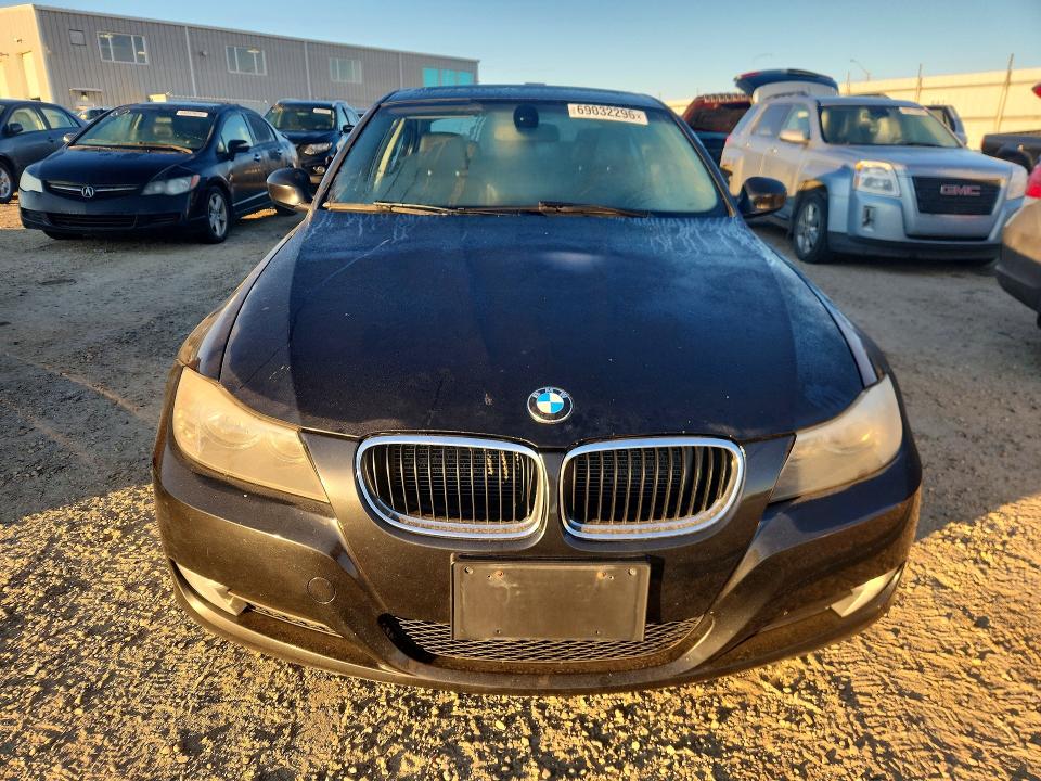 69032296 :رقم المزاد ، WBAPG7C5XBA795420 vin ، 2011 Bmw 323 مزاد بيع