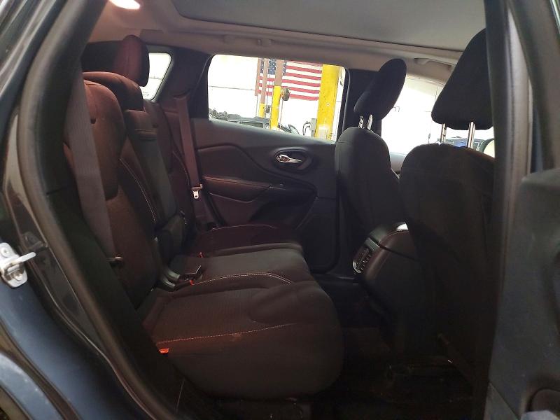 70049066 :رقم المزاد ، 1C4PJMCS2HW503540 vin ، 2017 Jeep Cherokee مزاد بيع