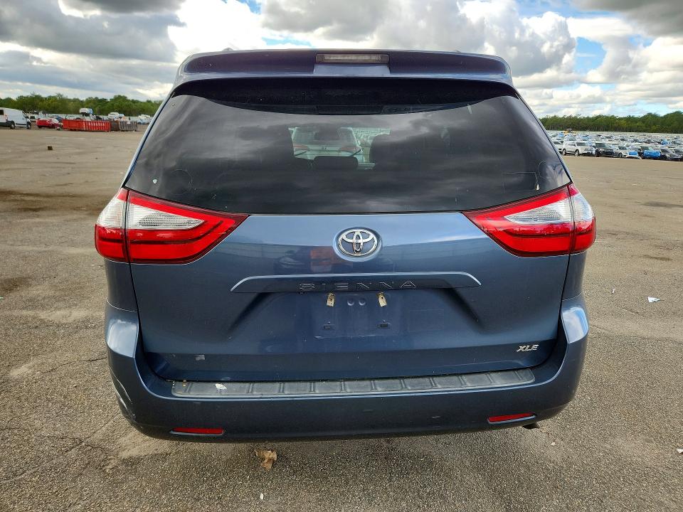 Продажа на аукционе авто 2017 Toyota Sienna, vin: 5TDYZ3DC5HS884623, номер лота: 69569556